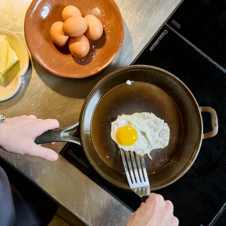 Hornbeam Cast Iron Skillet No. 10 - Image 9